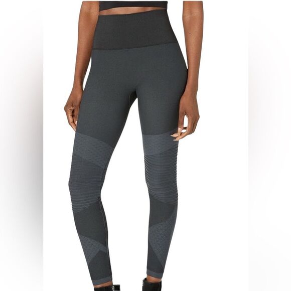 SPANX WOMEN’S SEAMLESS MOTO LEGGING IN VERY BLACK PULL-ON SIZE XS - Picture 1 of 2